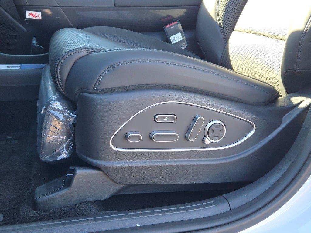 New 2026 White Pearl Hyundai Calligraphy AWD image 27