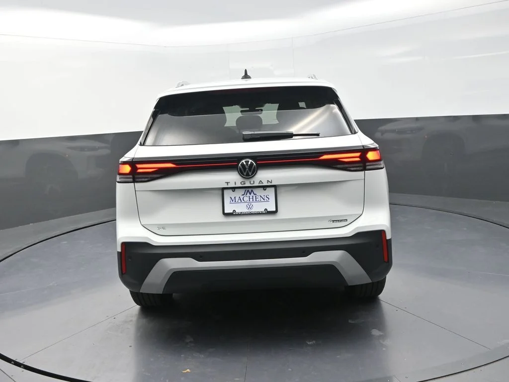 2026 Volkswagen Tiguan SE - Photo 10