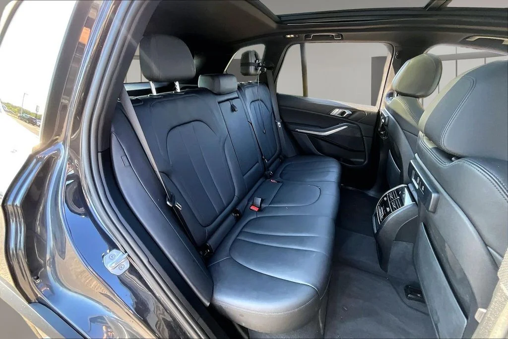 Used 2022 Gray BMW sDrive40i image 29