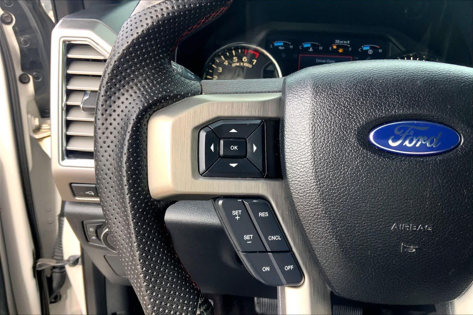 Used 2015 White Platinum Metallic Tri-Coat Ford Platinum image 20