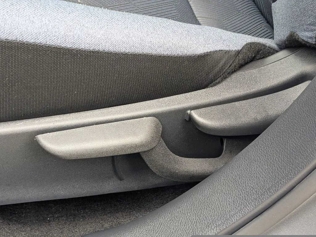 2025 Nissan Versa Sedan SV - Photo 19