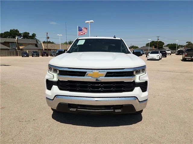 Used 2025 Summit White Chevrolet LT w/1LT 4x2 Crew Cab 5.75 ft. box 147.4 in. WB image 7