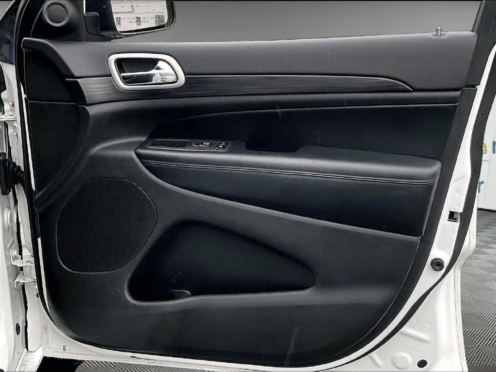 Used 2020 White Jeep Altitude image 26