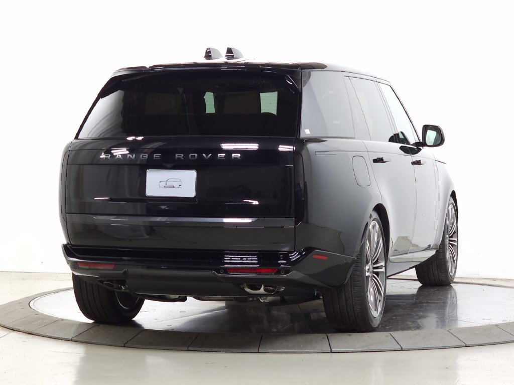New 2026 Santorini Black Land Rover SE image 6