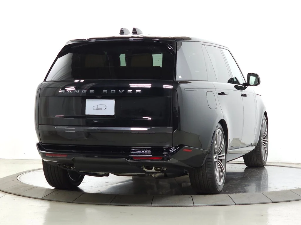 New 2026 Santorini Black Land Rover SE image 7