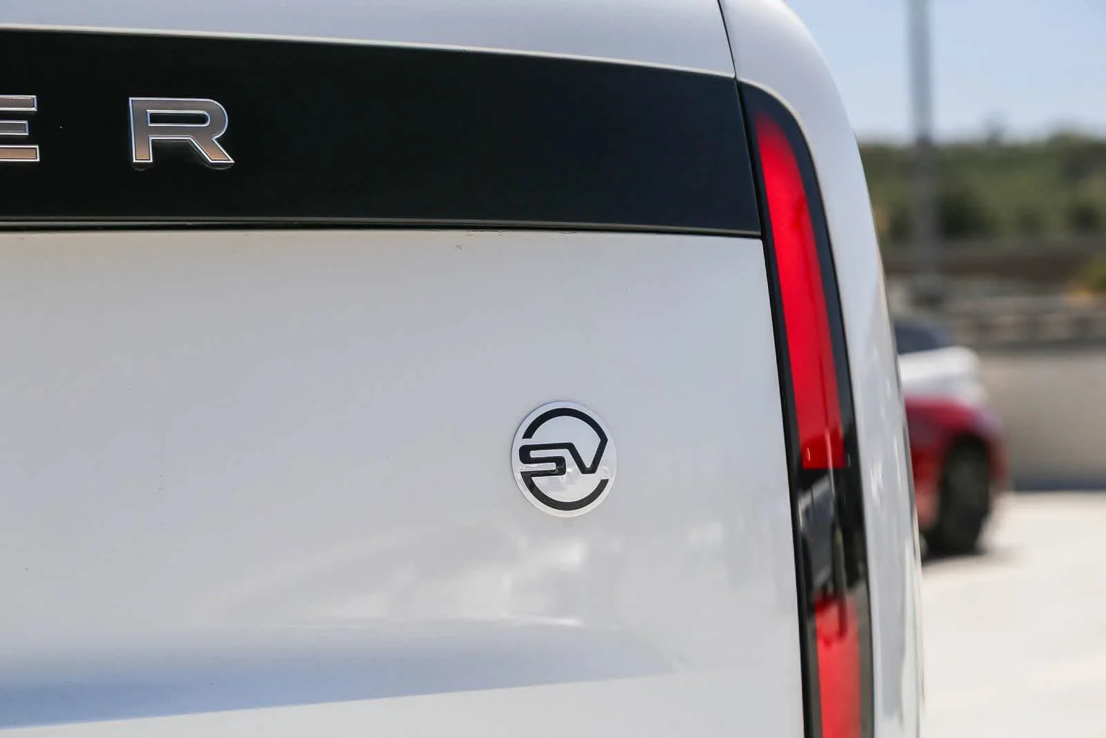 Used 2023 White Land Rover SV image 8