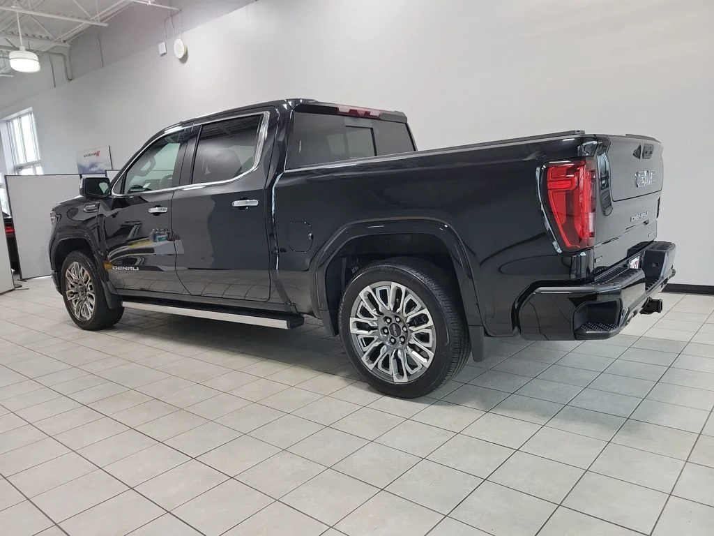 Used 2025 Black GMC Denali Ultimate image 9