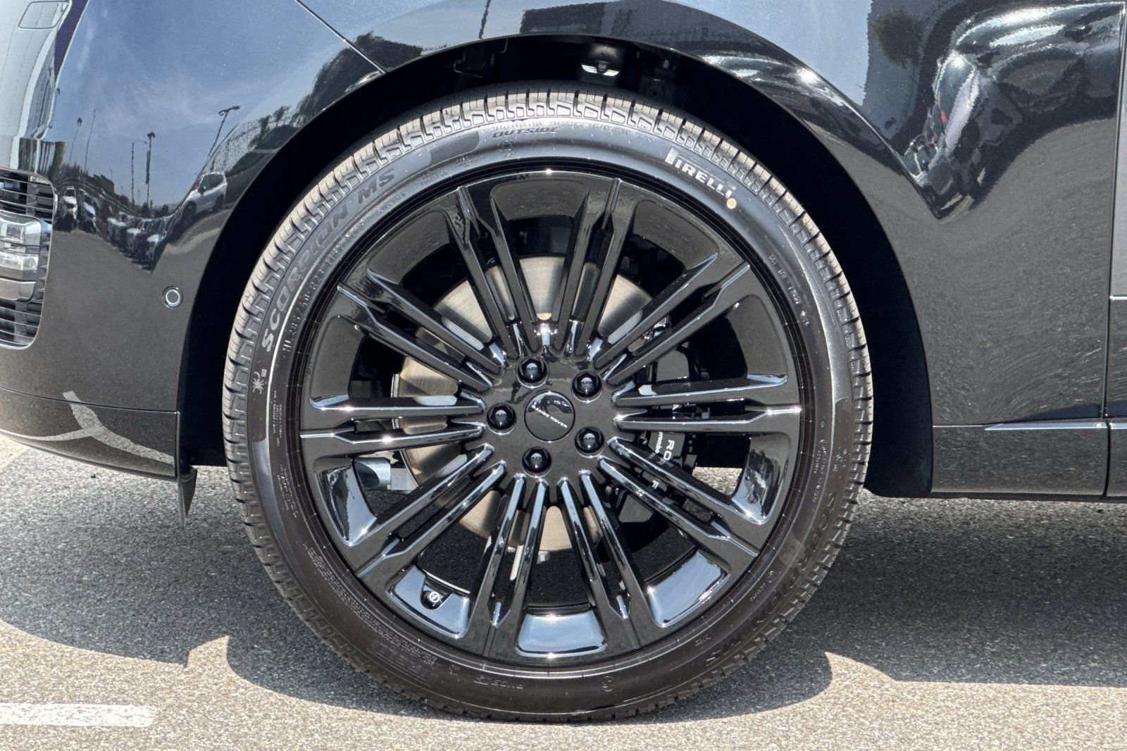 New 2026 Santorini Black Land Rover SE image 33
