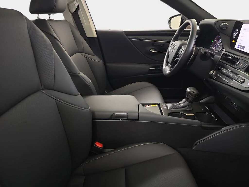 Used 2025 Silver Lexus 300h image 9