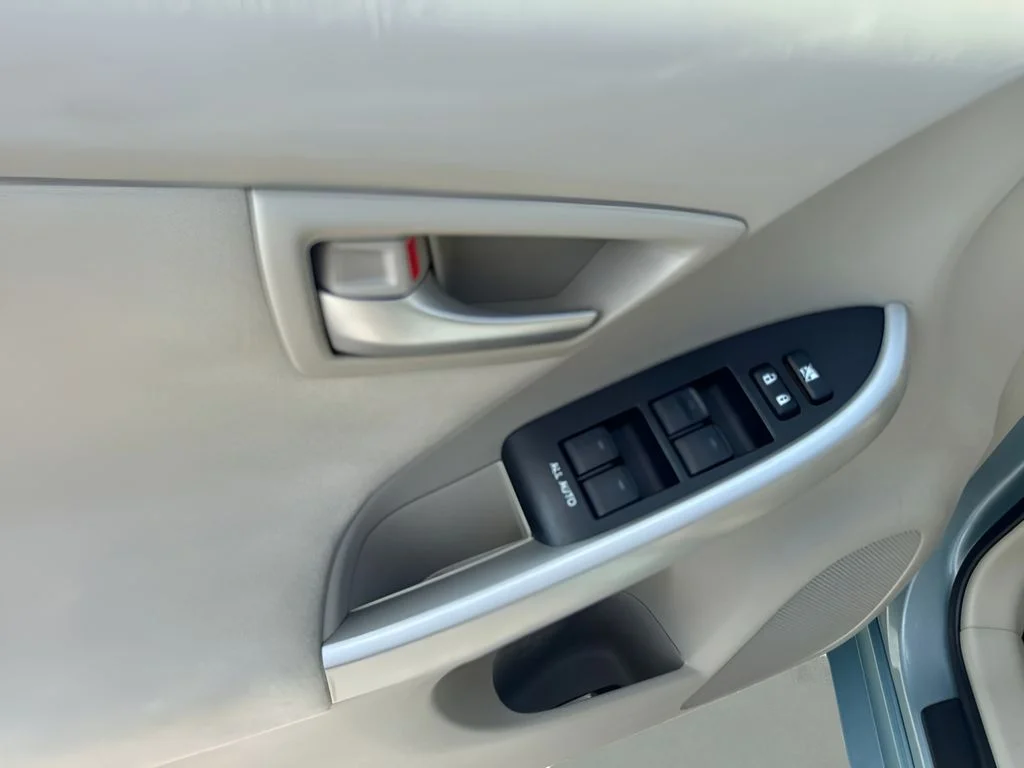 Used 2013 Beige Toyota Three image 20