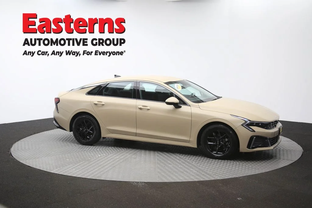Used 2025 Red Kia LXS image 50