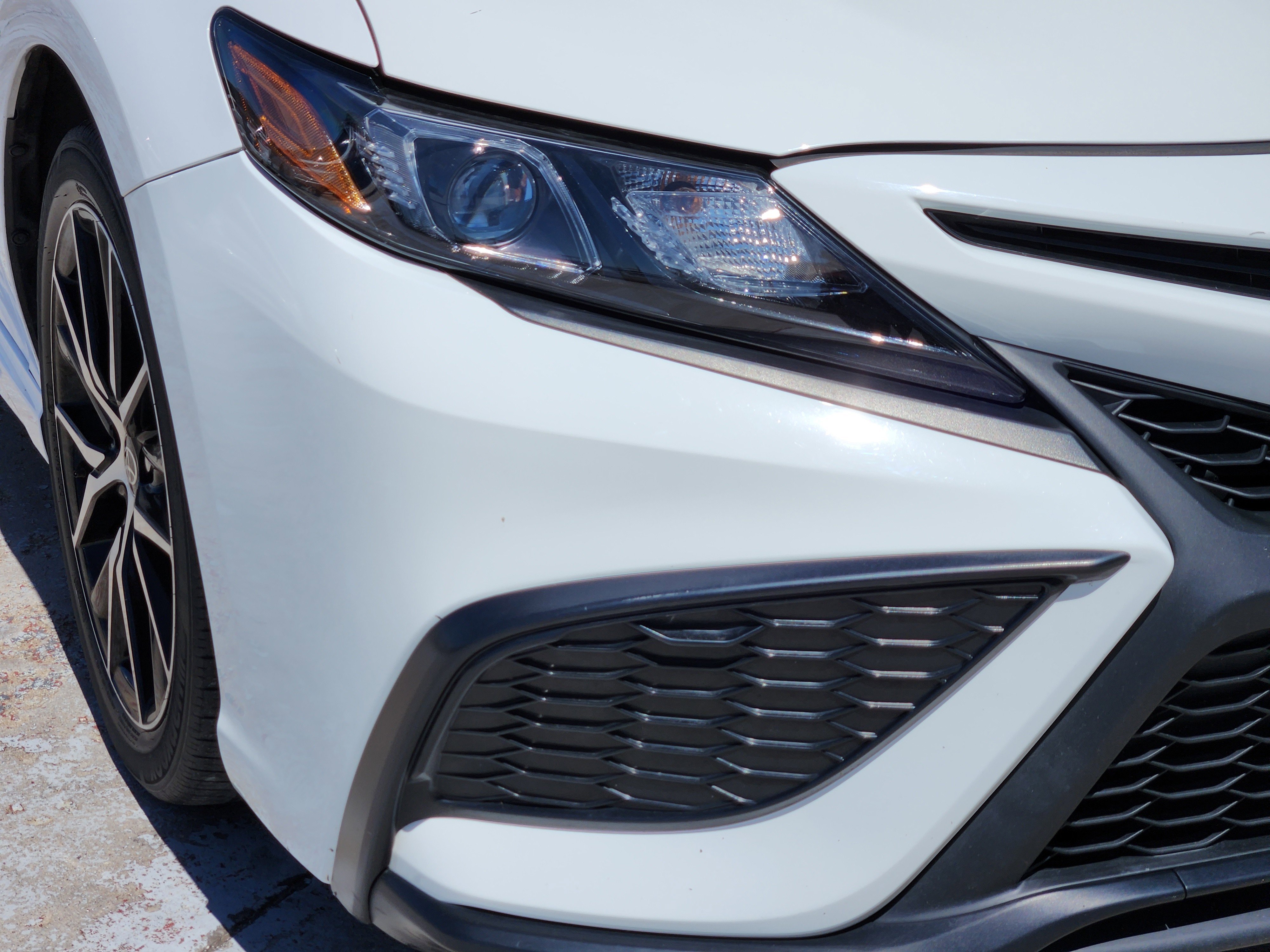 Used 2023 Ice Cap Toyota SE image 10