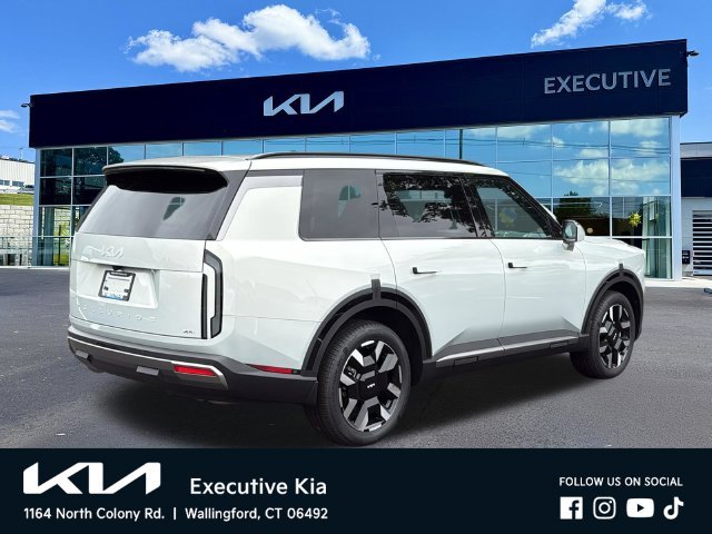 New 2027 Ivory Silver Kia S image 4
