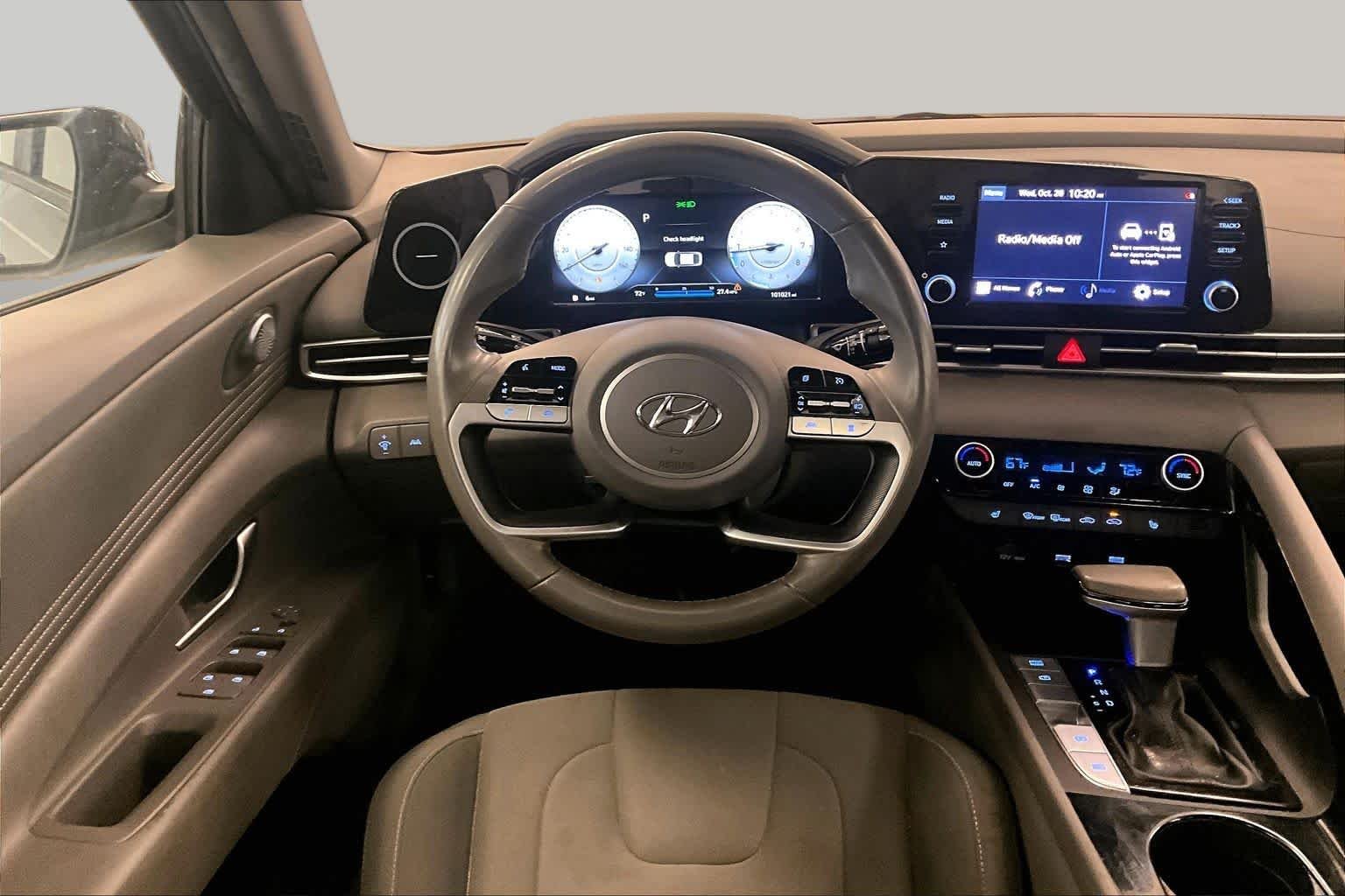Used 2022 Phantom Black Hyundai SEL image 14