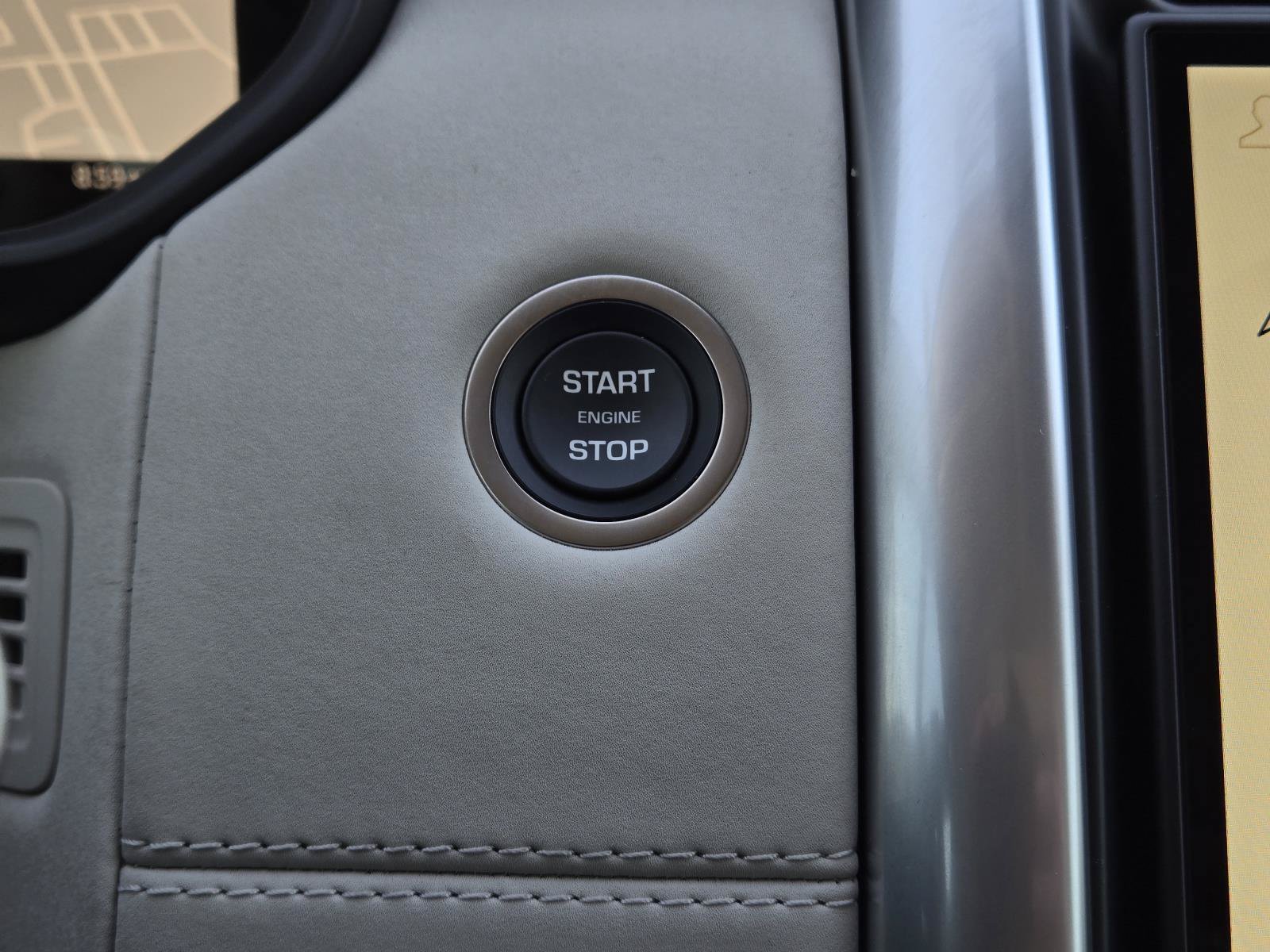 Used 2025 Fuji White Land Rover S image 10