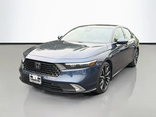 Used 2025  Honda Touring image 2
