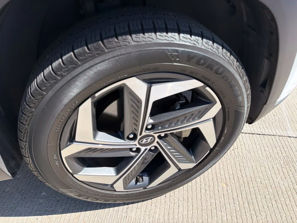 Used 2022 Gray Hyundai SEL image 10