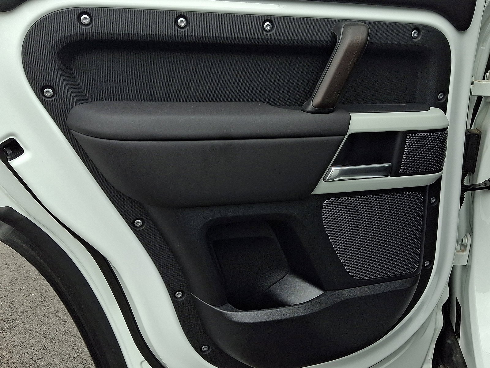 Used 2024 Fuji White - 1AA Land Rover SE image 18