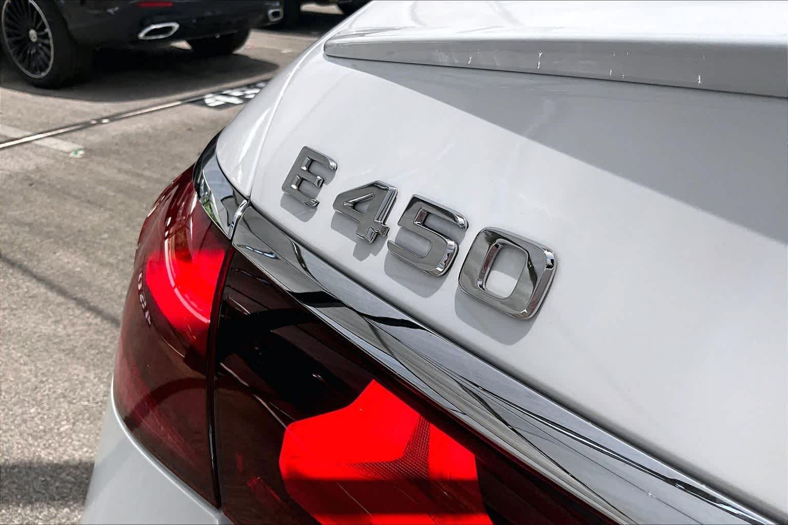 New 2026 MANUFAKTUR Moonlight White Metallic Mercedes-Benz E 450 image 7
