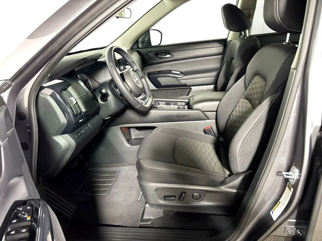 Used 2022 Gray Nissan SV image 11