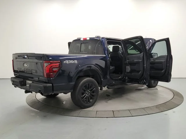 Used 2024  Ford Lariat image 15