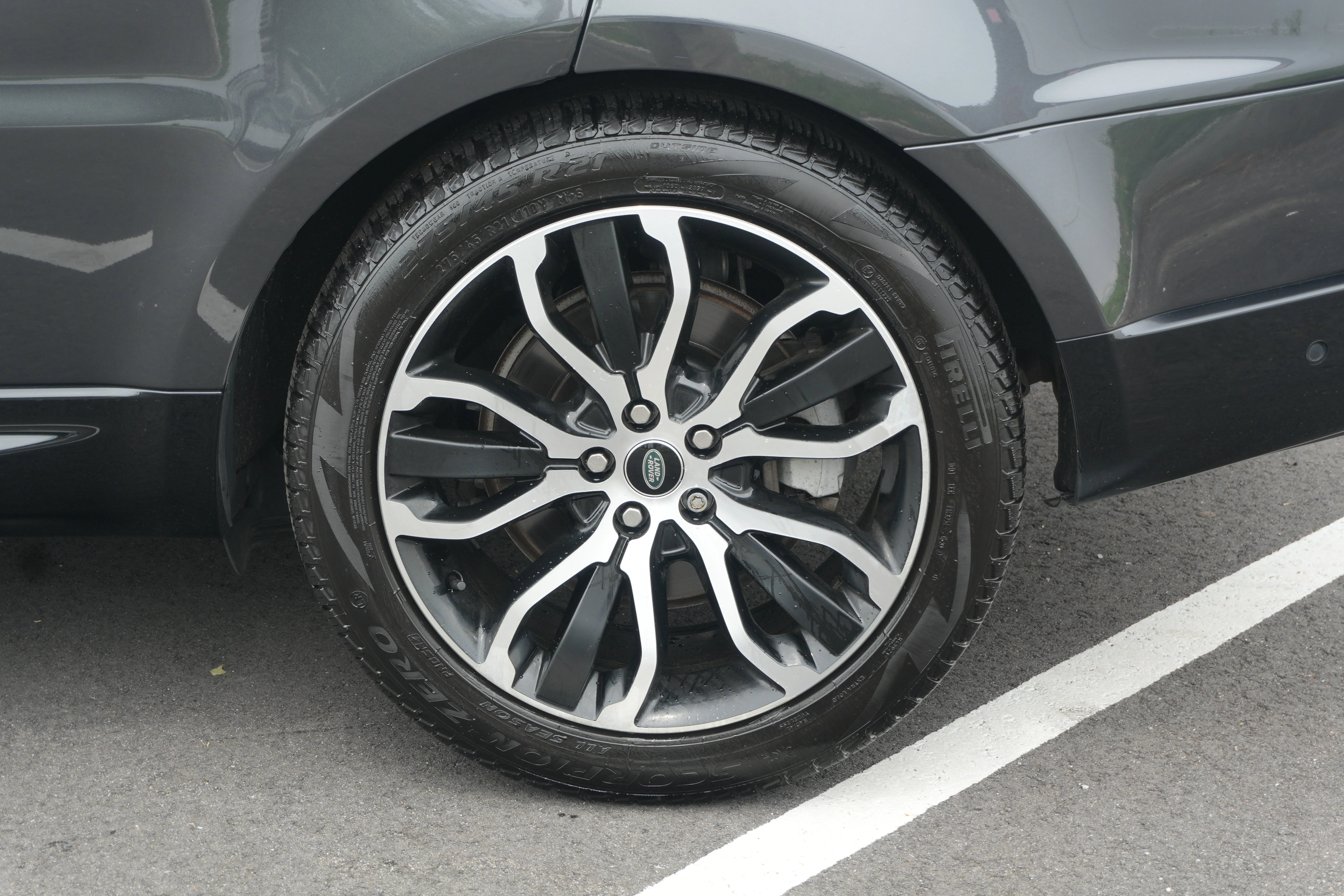 Used 2022 Eiger Grey Metallic Land Rover HSE Silver Edition image 10