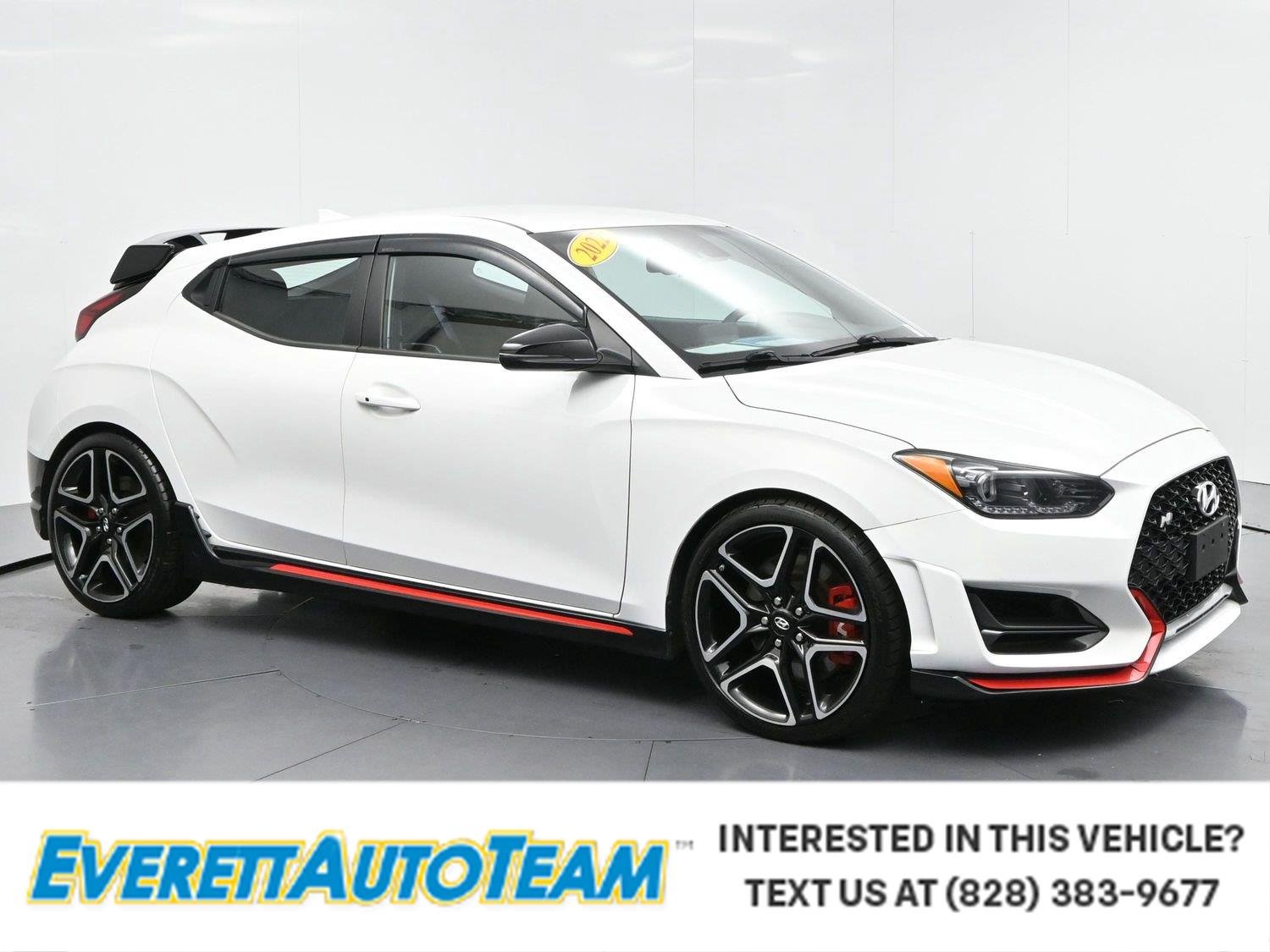Used 2022 Lunar White Hyundai Base image 1