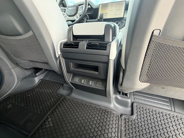 New 2026 Tasman Blue Land Rover S image 17