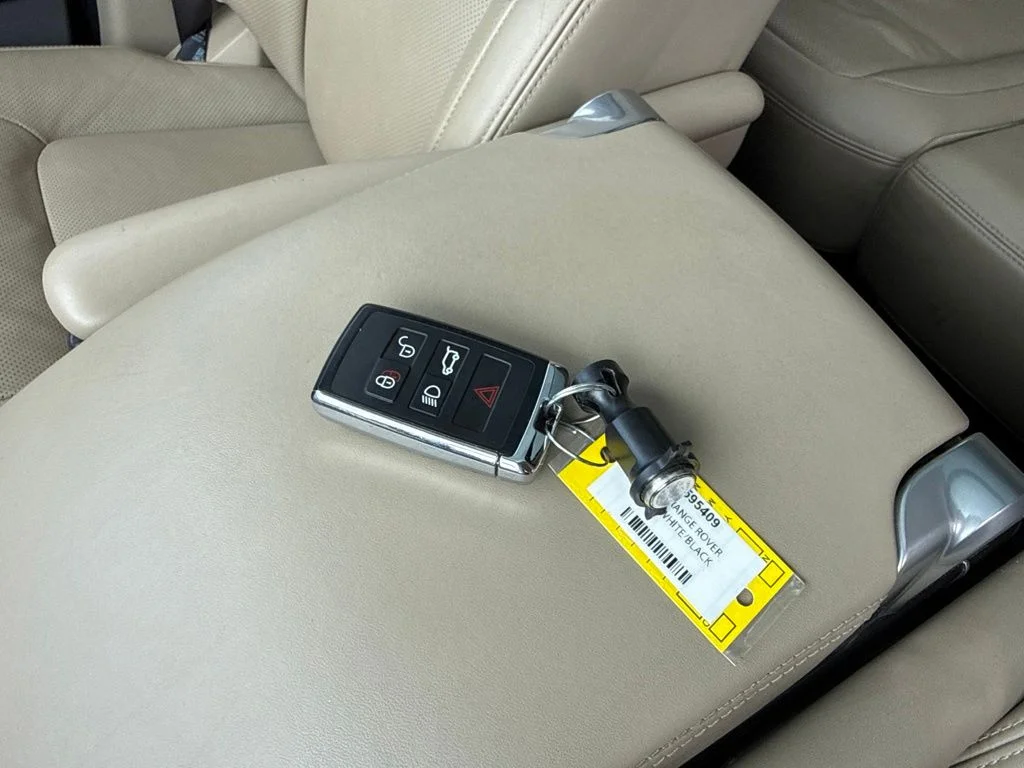 Used 2020 White Land Rover HSE image 29