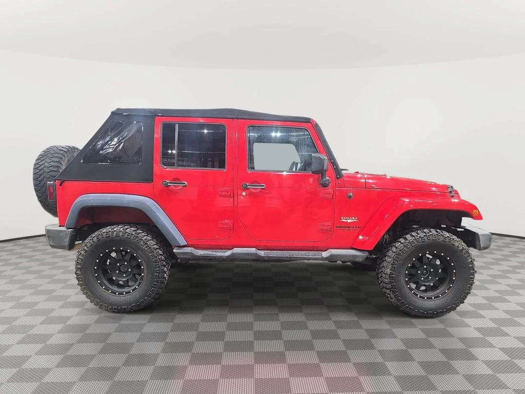 Used 2015 Red Jeep Sahara image 42