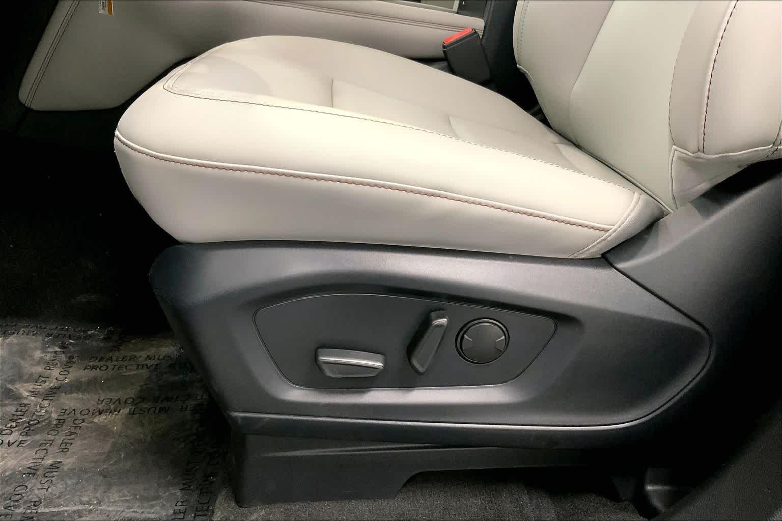 New 2026 Space White Metallic Ford Active image 19