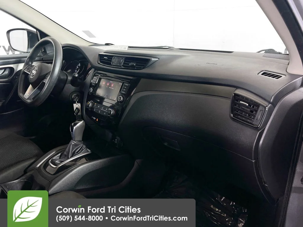 Used 2019 Brilliant Silver Metallic Nissan S image 28