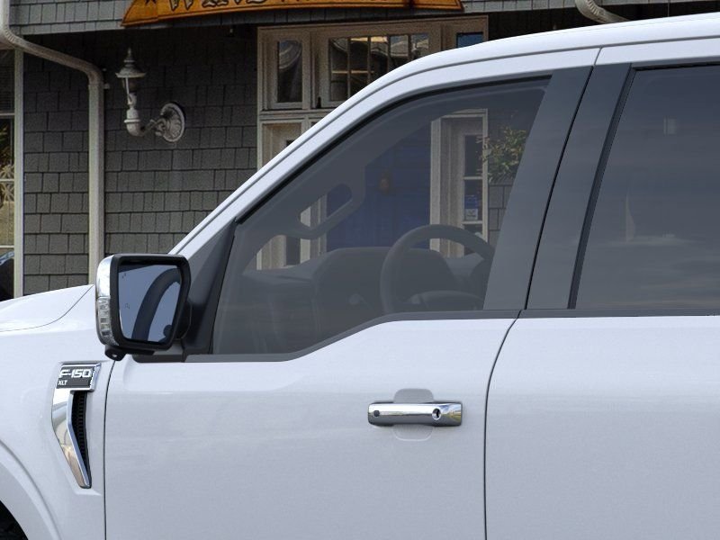 New 2025 Space White Metallic Ford XLT image 20