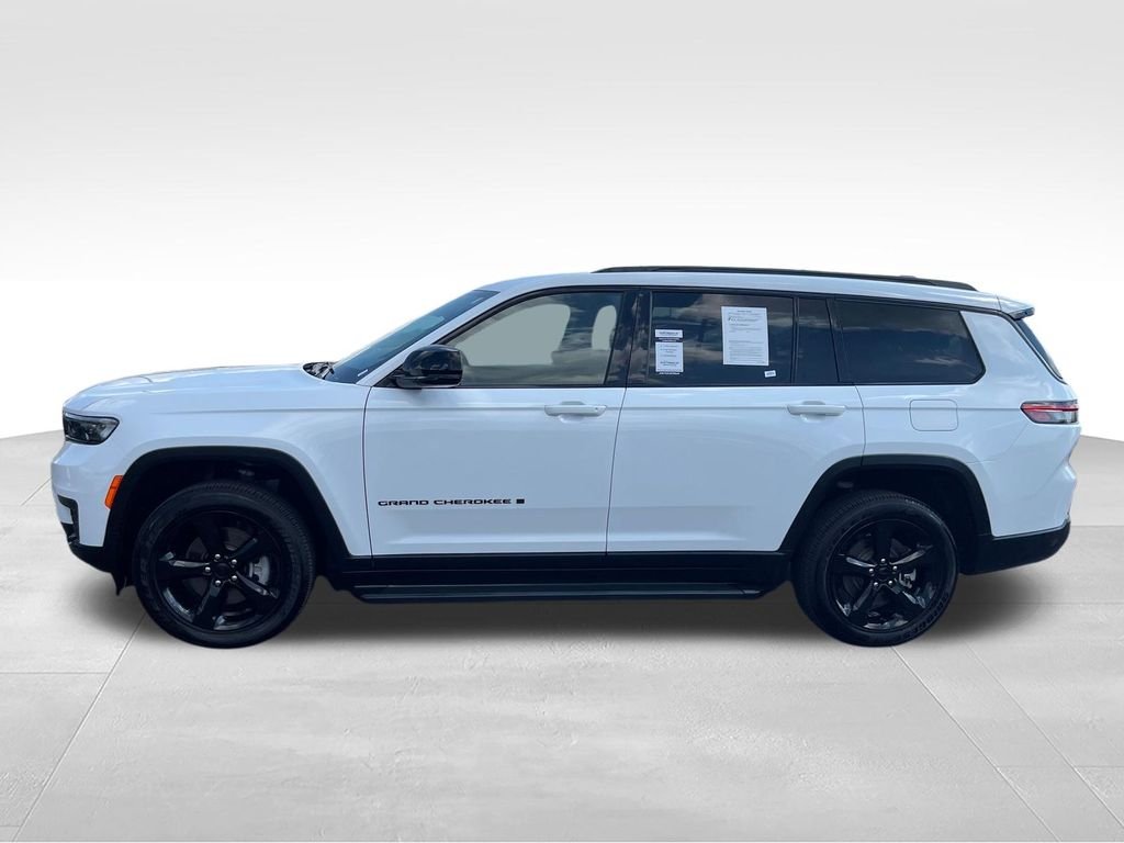 Used 2024 White Jeep Altitude image 2