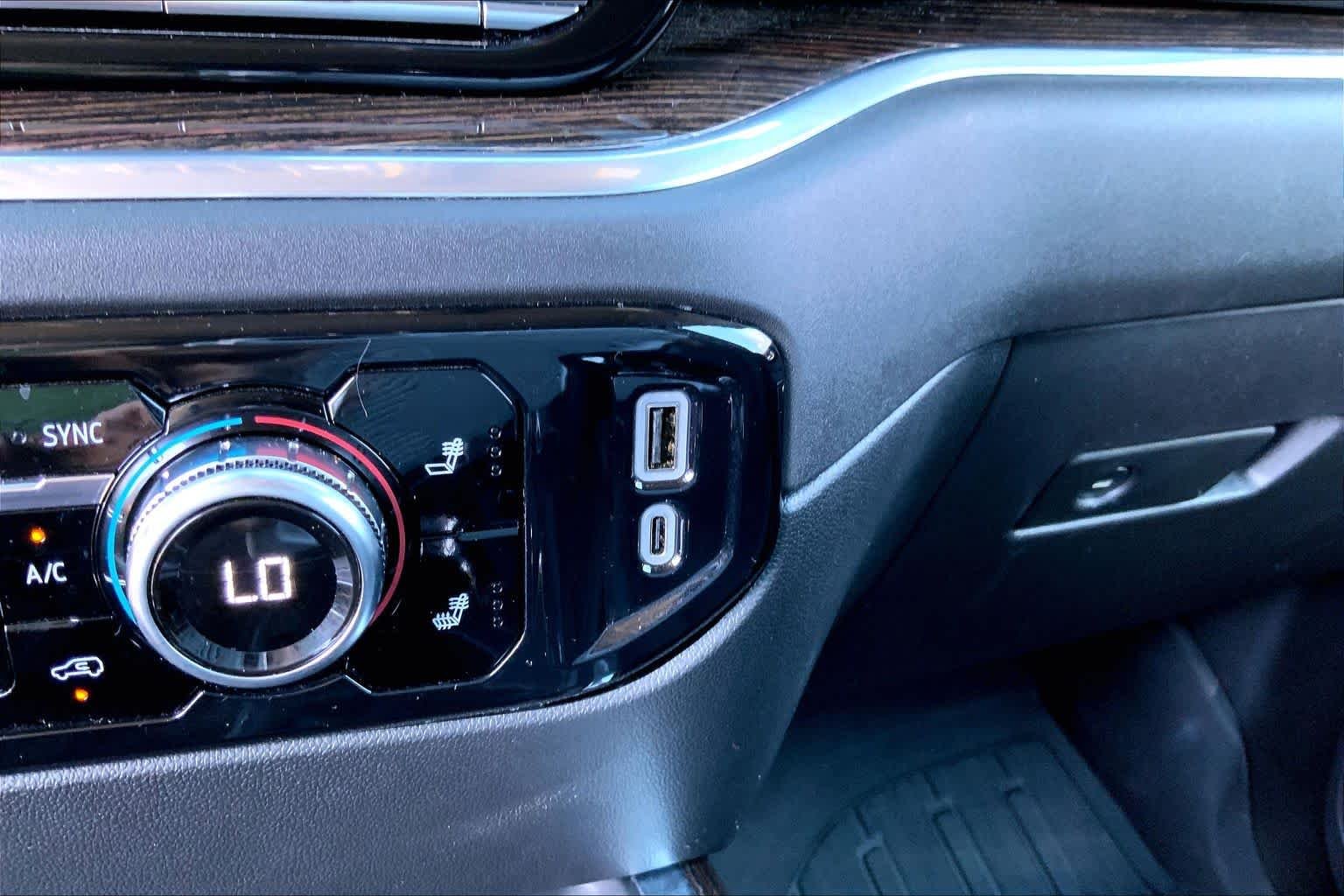 Used 2025 Onyx Black GMC Elevation image 31