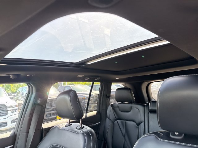 Used 2024 Midnight Sky Jeep 4xe image 15