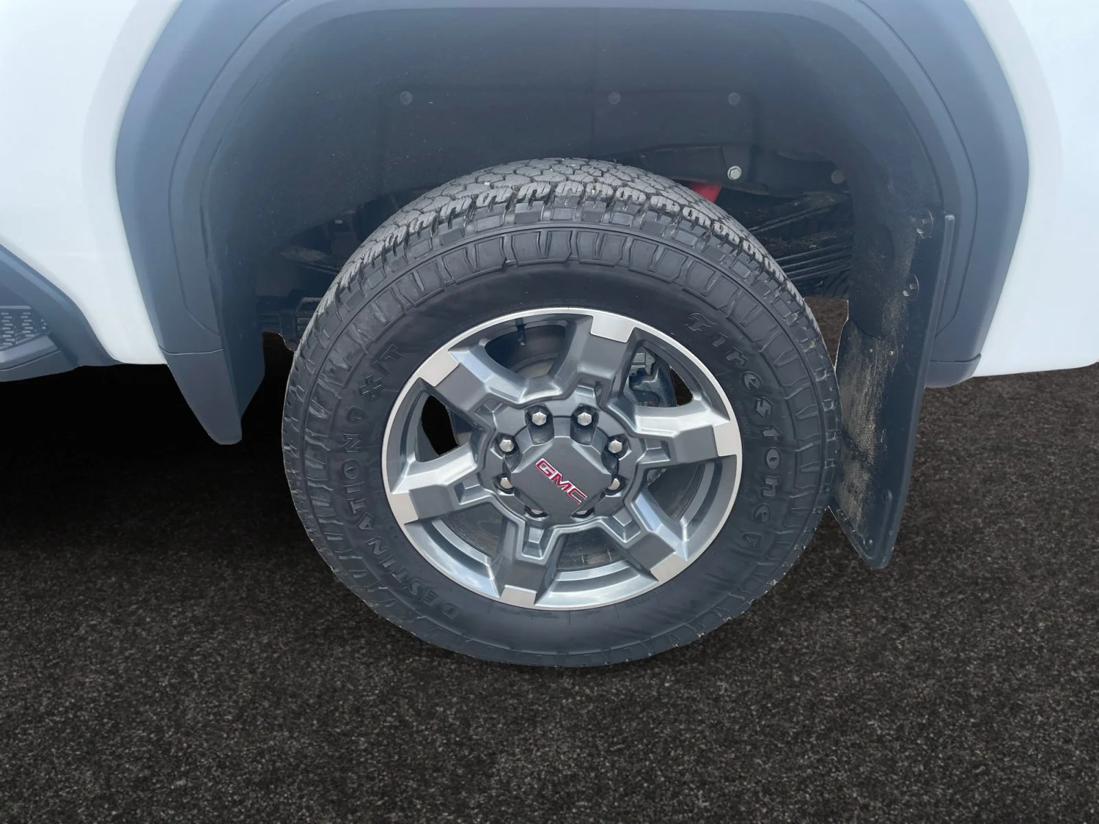 Used 2025 White GMC SLT Crew Leather 5th Wheel Prep Package image 9