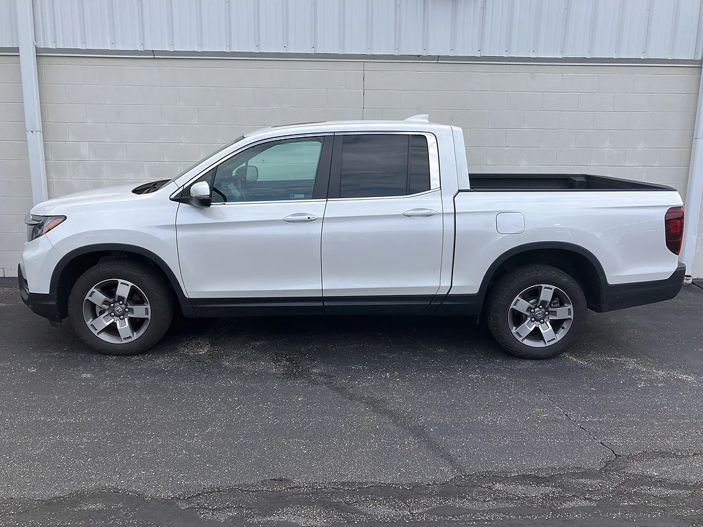 Certified Used 2024 WHITE Honda RTL image 3