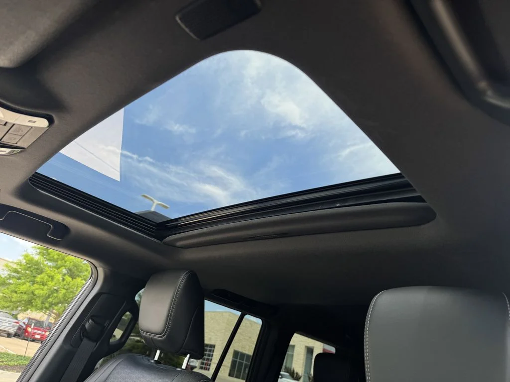 Used 2025  Toyota Base image 24