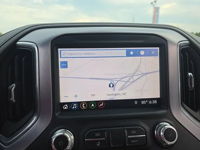 Used 2019 WHITE FROST TRICOAT GMC SLT image 23