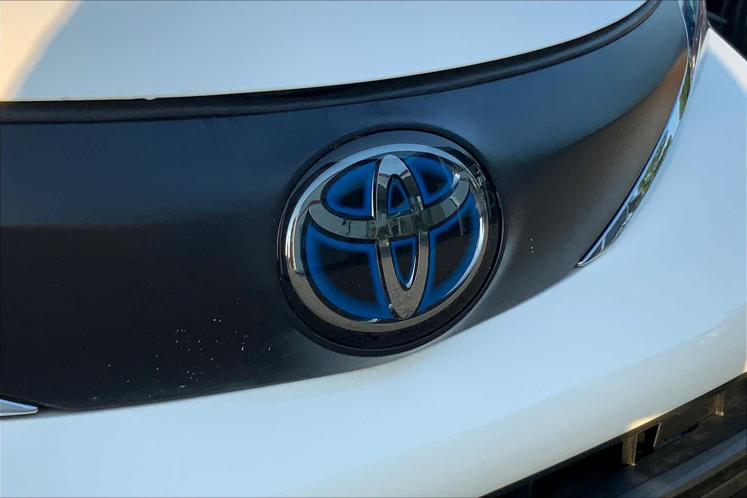 Used 2021 Super White Toyota LE image 31