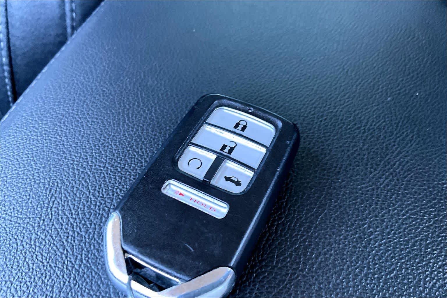 Used 2020 Platinum White Pearl Honda  image 14