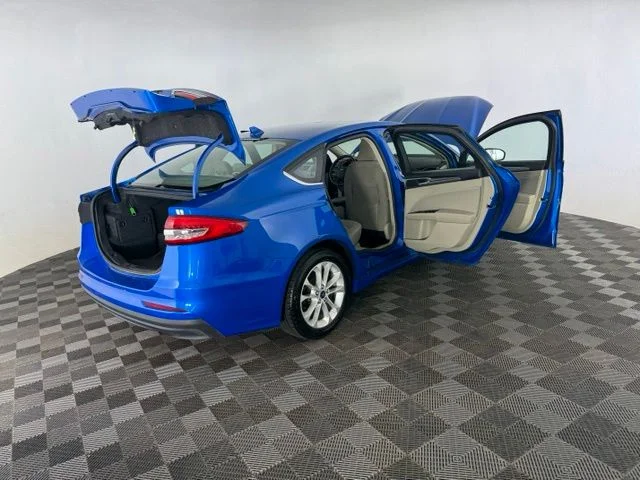 Used 2019 Blue Ford SE image 12