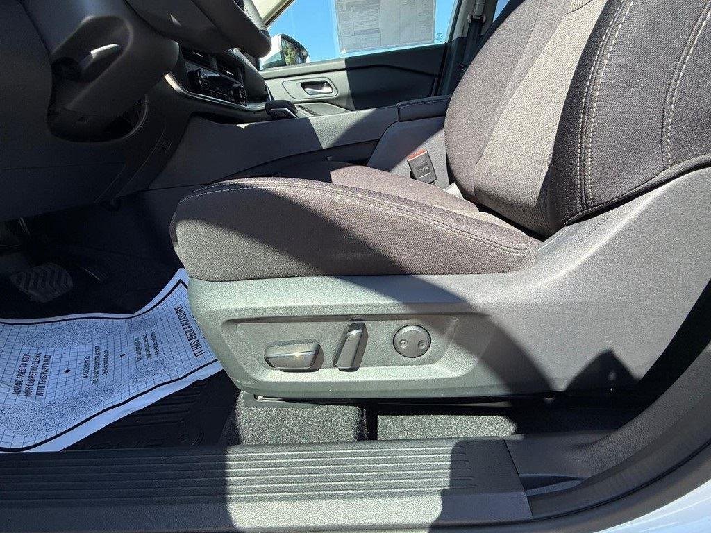 2026 Nissan Rogue SV - Photo 16