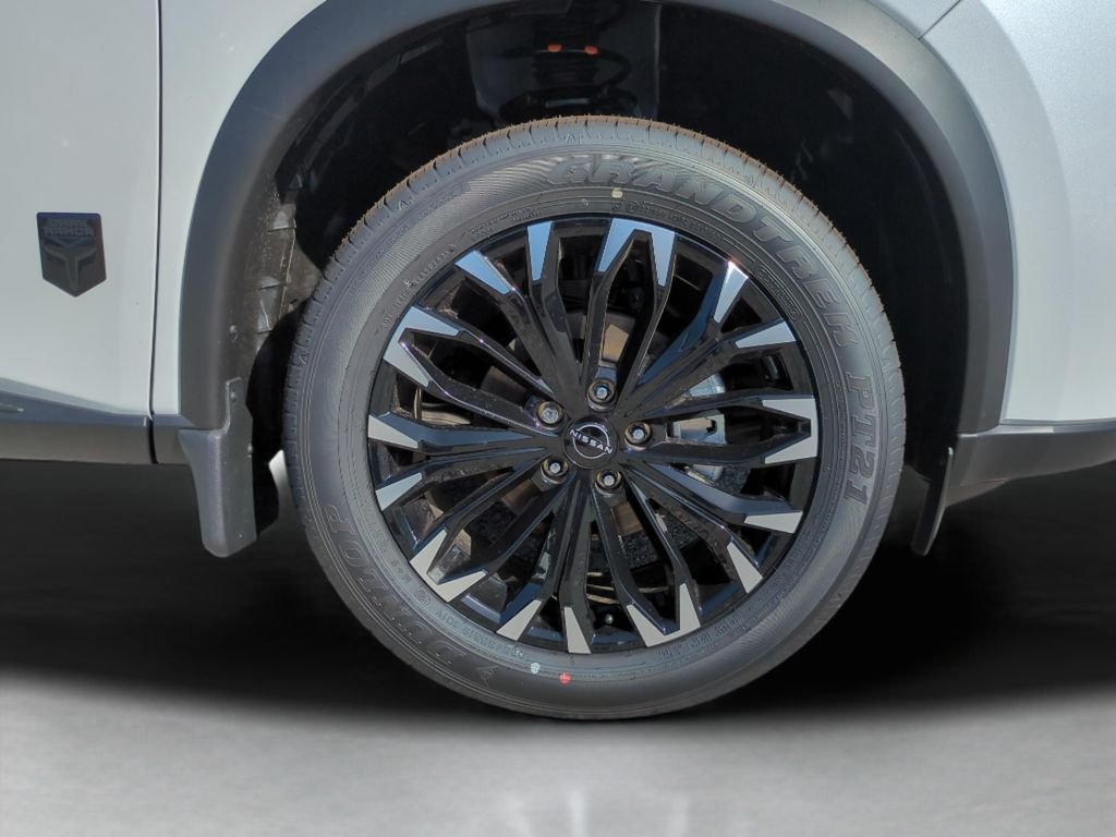 New 2026 Everest White Pearl TriCoat Nissan Dark Armor™ image 38
