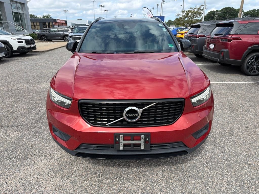 Used 2021 Red Volvo R-Design image 4