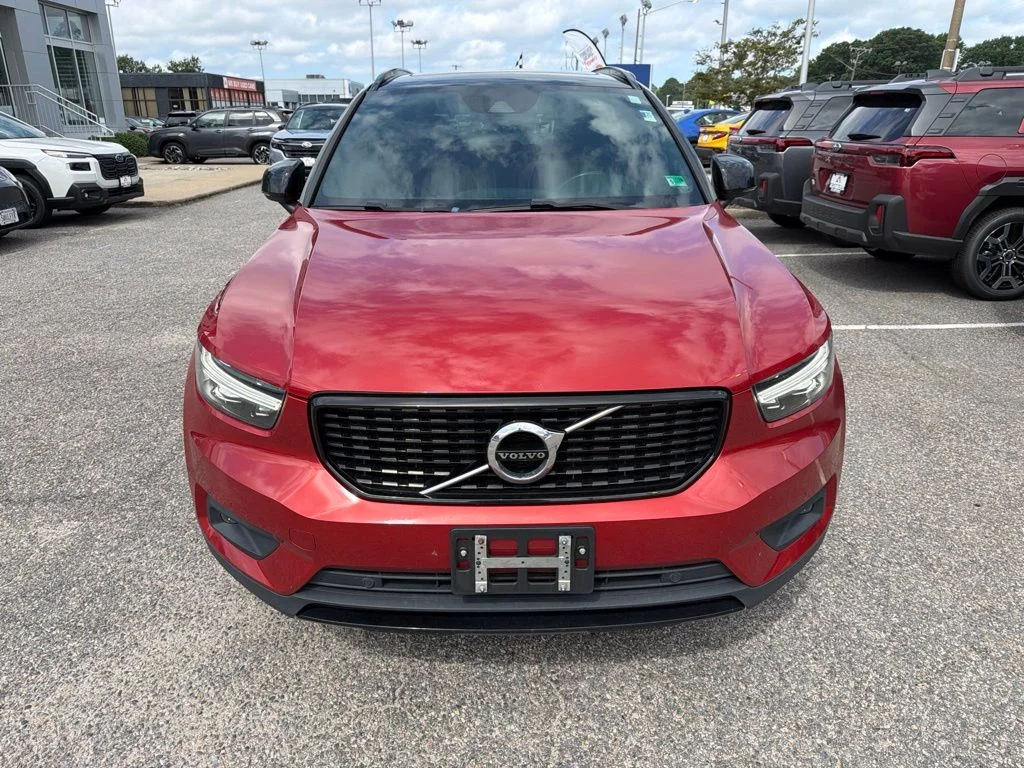 Used 2021 Red Volvo R-Design image 4