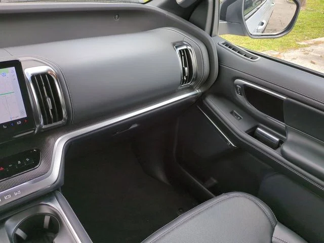 New 2026 Space Silver Metallic Ford MAX Platinum® image 17
