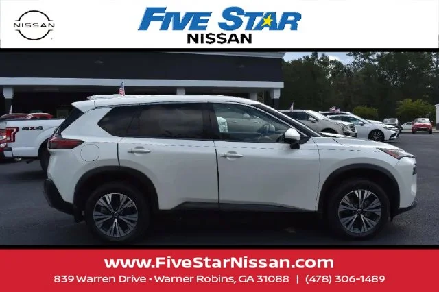Used 2021 White Nissan SV image 3