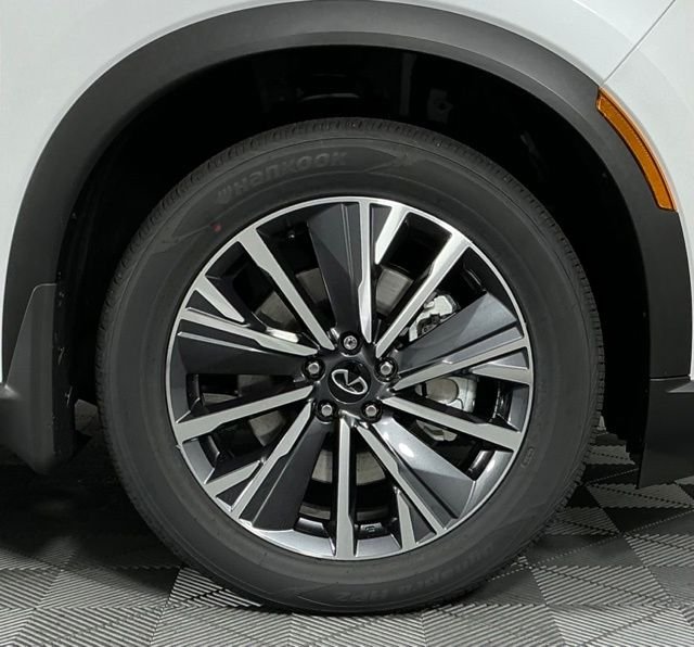 New 2027 White INFINITI LUXE image 7